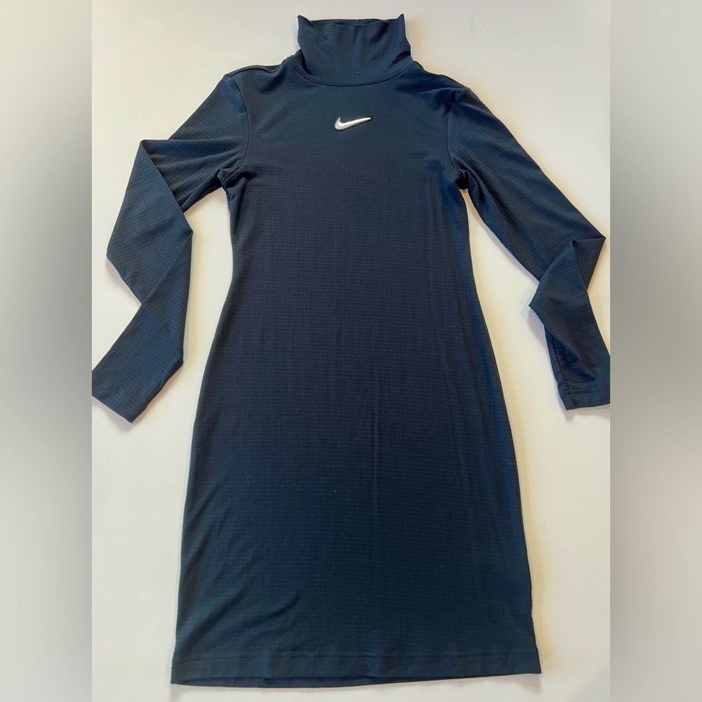 Nike NWT Swoosh Mock Neck Athletic Long Sleeve